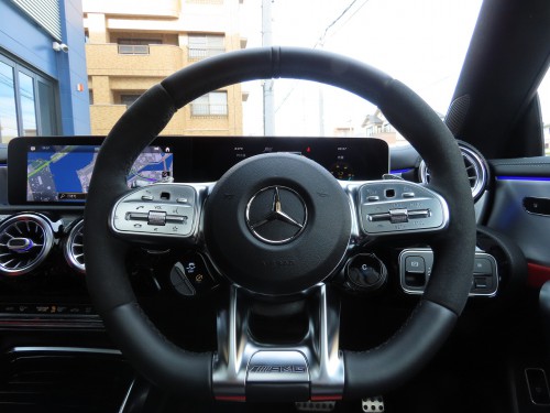 Mercedes-AMG CLA45S 4Matic+の運転席