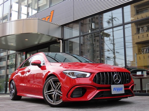 Mercedes-AMG CLA45S 4Matic+ を前から見た画像